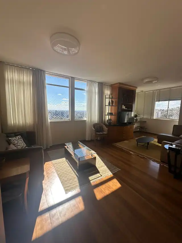 4 Quartos com vista panorâmica para Serra do Curral - Sala para 3 ambientes com vista 360° para a cidade