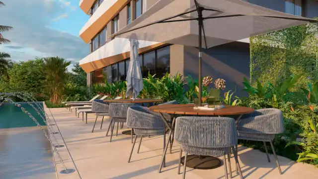 Iconic - Piscina com deck