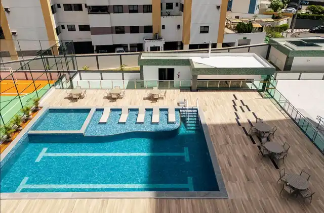 Palazzo Villa Laura - Piscina com raia e deck molhado
