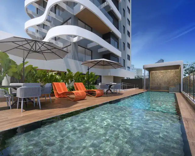 Renaissance Residenze - Piscina com deck molhado