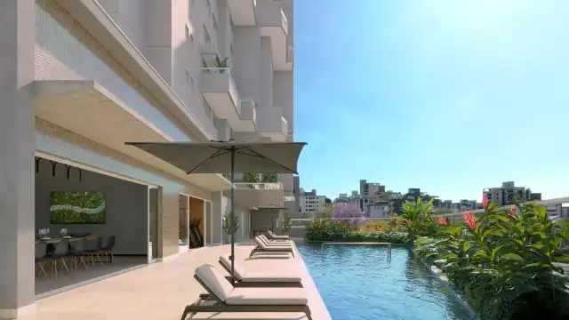 Viena - Piscina com deck