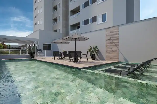 Sky Raja Residence - Piscina com deck e prainha