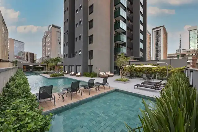Epic - Piscina com raia e deck