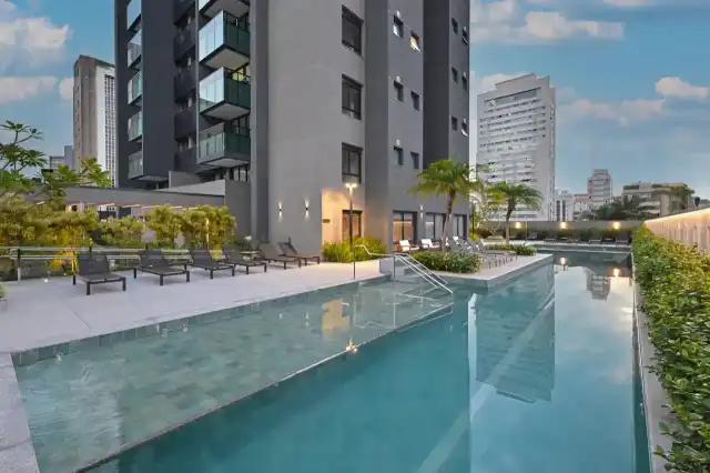 Epic - Piscina com raia e deck