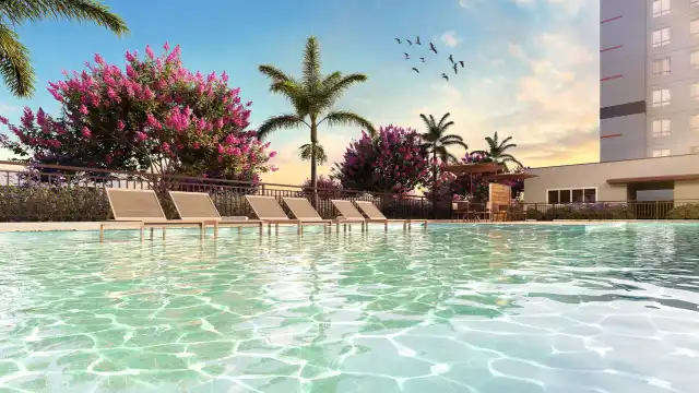 Matiz - Piscina com raia e deck molhado