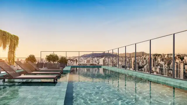 Brickell - Piscina com deck molhado