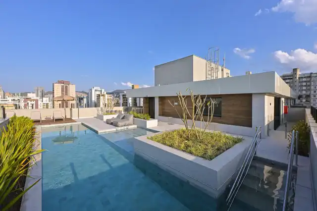 Lúmina - Piscina com deck no rooftop