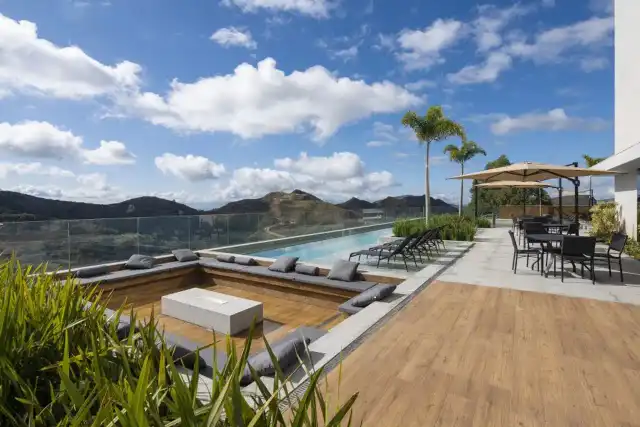 Absoluto - Piscina com deck e praça do fogo